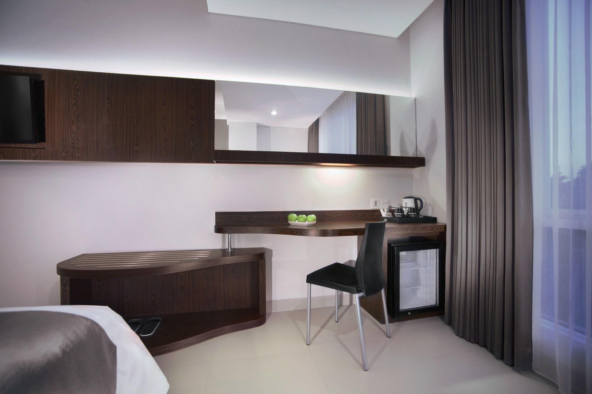 Neo Denpasar By Aston Hotel Buitenkant foto