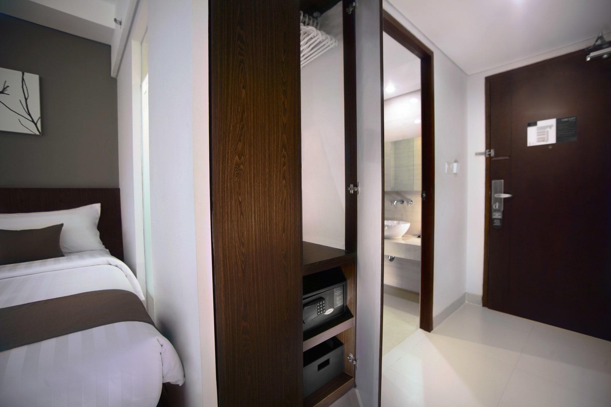 Neo Denpasar By Aston Hotel Buitenkant foto