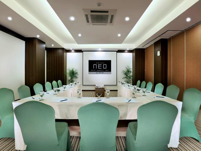 Neo Denpasar By Aston Hotel Buitenkant foto