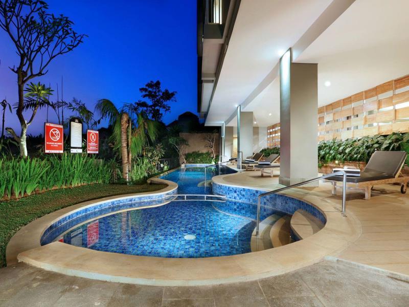 Neo Denpasar By Aston Hotel Buitenkant foto