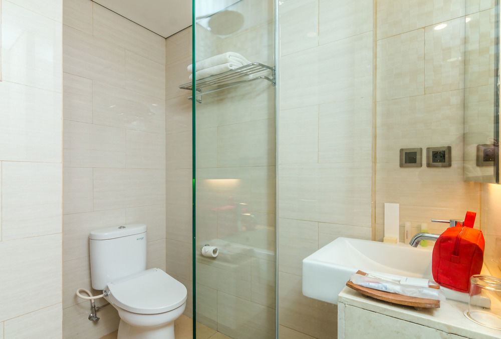 Neo Denpasar By Aston Hotel Buitenkant foto