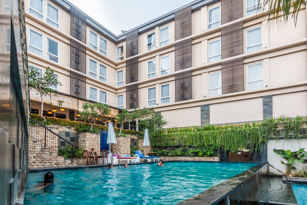 Neo Denpasar By Aston Hotel Buitenkant foto