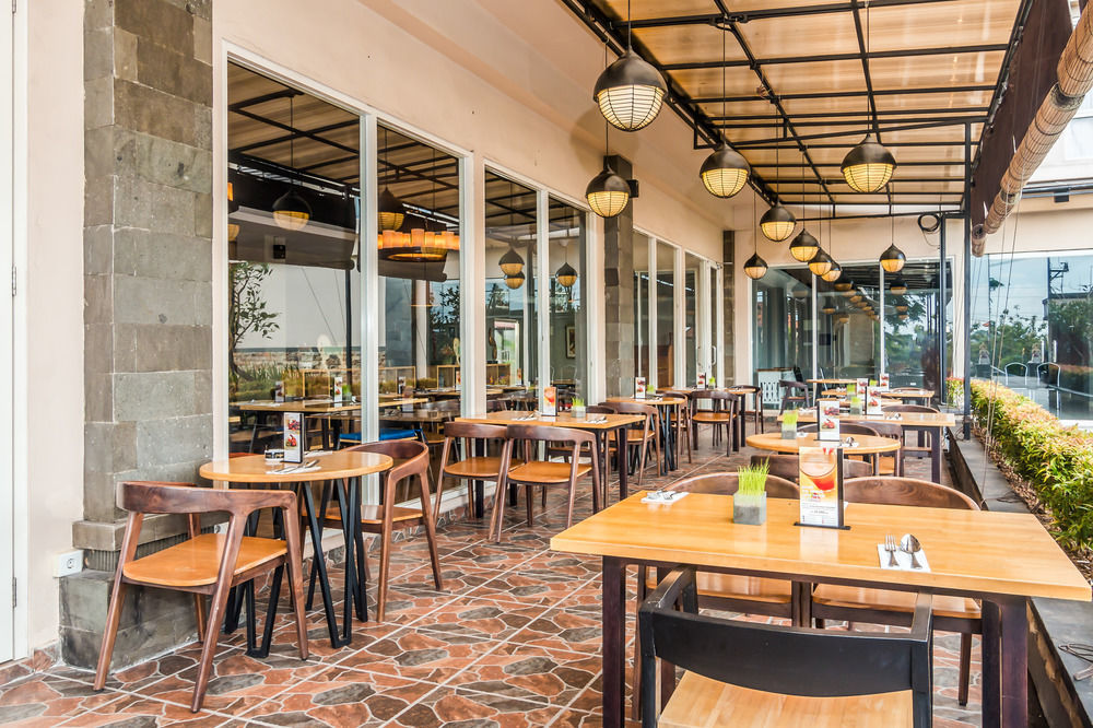 Neo Denpasar By Aston Hotel Buitenkant foto