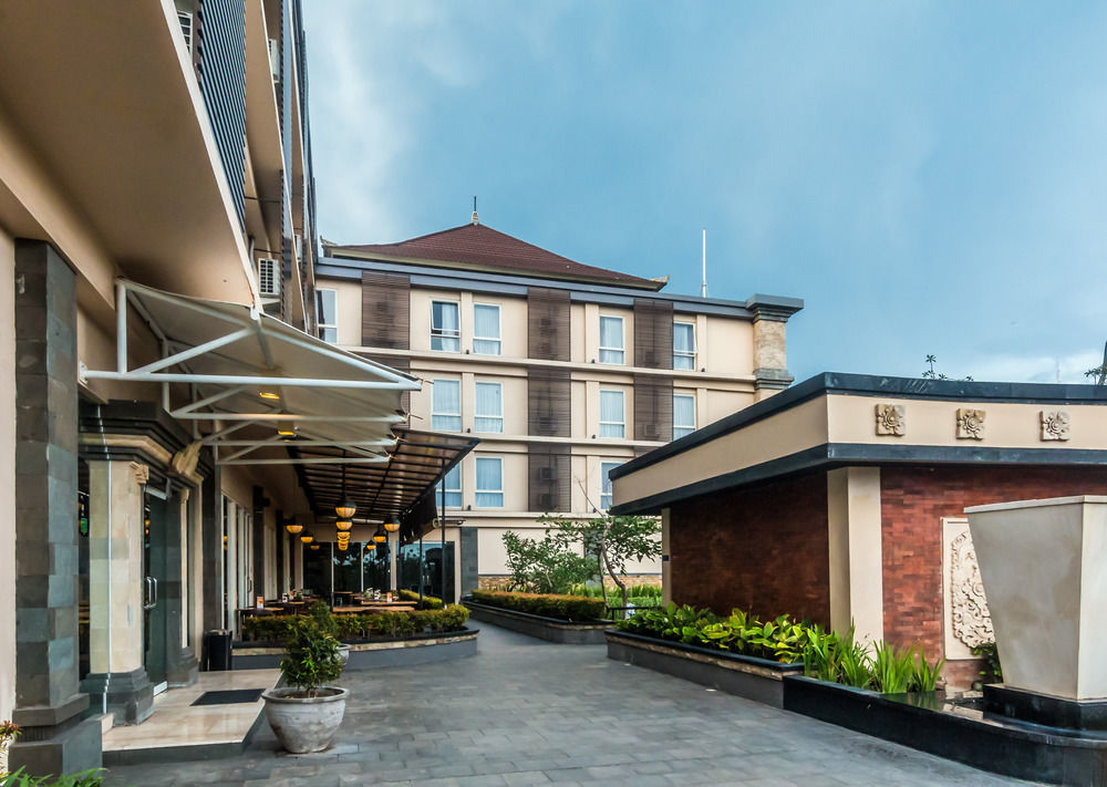 Neo Denpasar By Aston Hotel Buitenkant foto