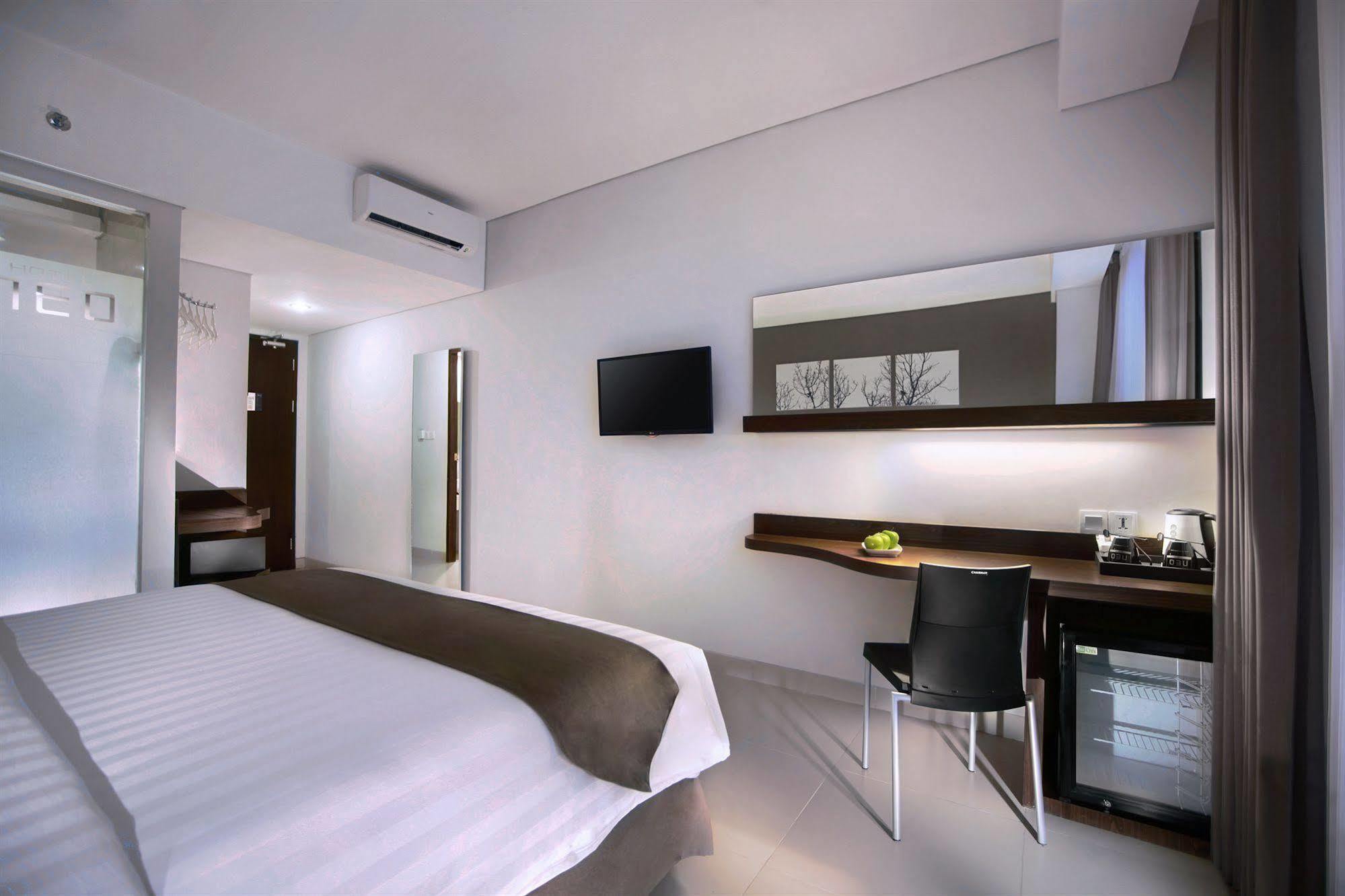 Neo Denpasar By Aston Hotel Buitenkant foto