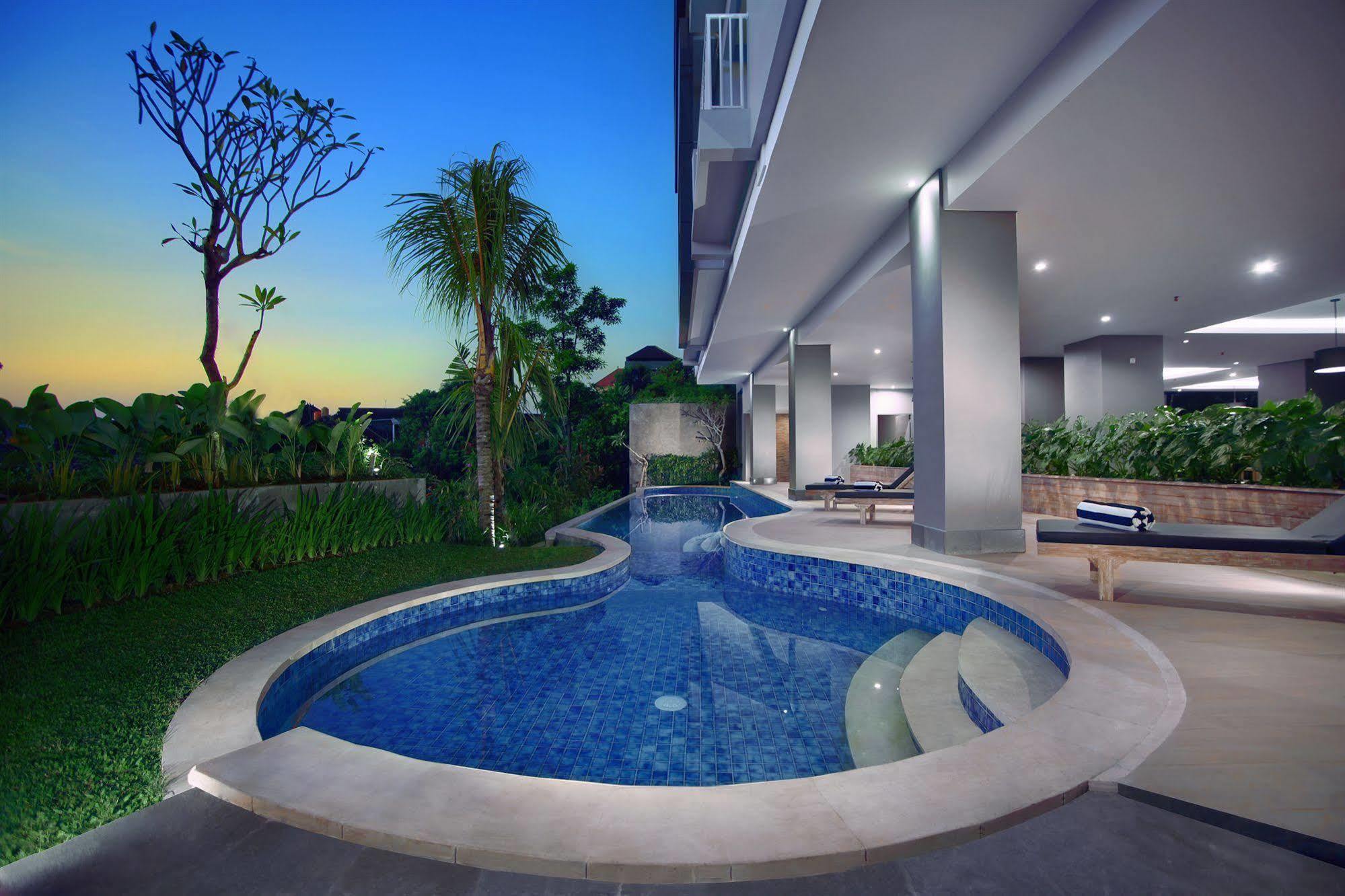 Neo Denpasar By Aston Hotel Buitenkant foto